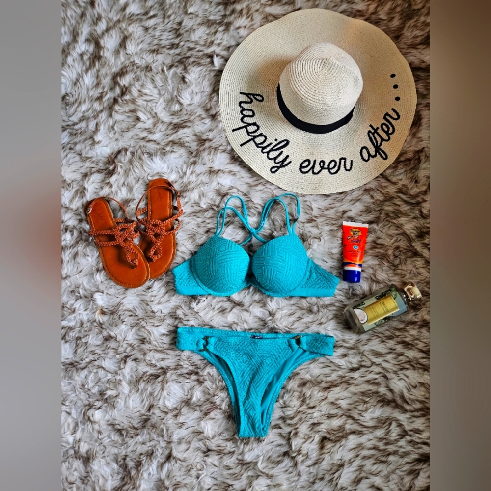 Aerie Swimsuit 34C top and Matching medium bottom turquoise blue